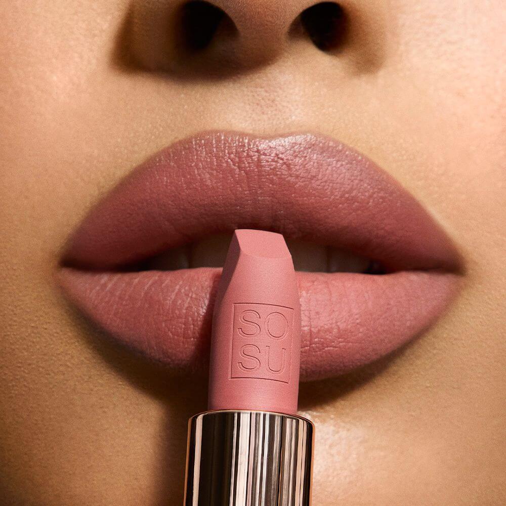 Precision Lip Liner Cafe představuje perfektní hnědé ohraničení pro růžovou rtěnku